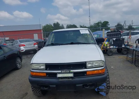 2001 Chevrolet S-10 Ls из США, поврежденный, VIN 1GCCT19W018225636